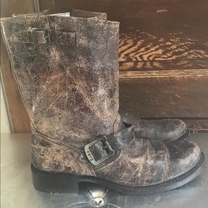 Vintage Crackled Distressed Frye engineer boots